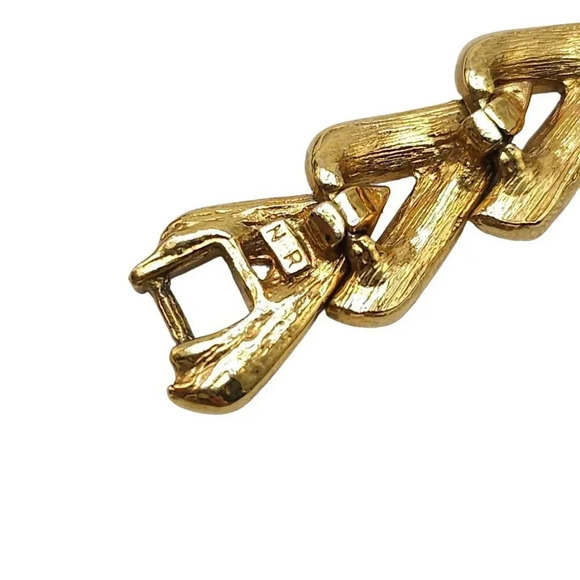 Nina Ricci for Avon Gold Tone Chevron Bracelet Fold-Over Closure Vintage - Picture 5 of 6